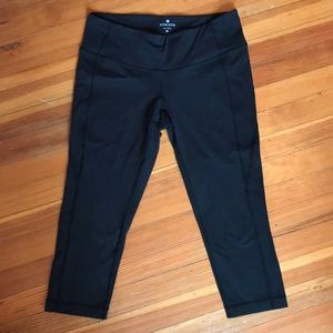 Black Athleta crop leggings